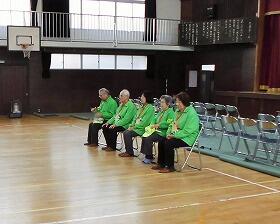 1年生からのプレゼント贈呈 1年生からのプレゼント贈呈