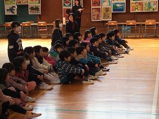 一生懸命聞いてくれています。 一生懸命聞いてくれています。