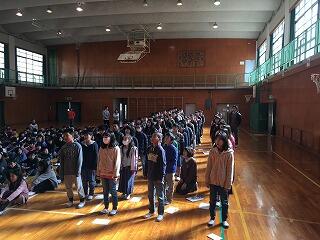 5年生の歌声をお手本に。 5年生の歌声をお手本に。
