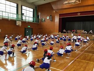 準備体操をしっかりとします。 準備体操をしっかりとします。