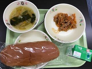 味付けパン、コンソメスープ、豚肉のケチャップ炒め 味付けパン、コンソメスープ、豚肉のケチャップ炒め