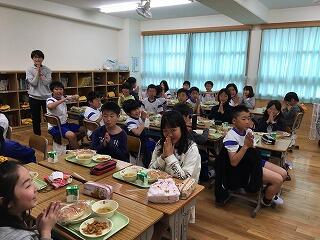お行儀良く「いただきます。」