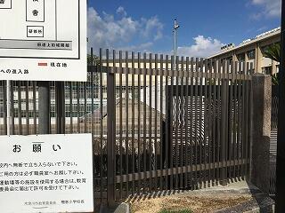 校門横のブロック塀はフェンスに。 校門横のブロック塀はフェンスに。