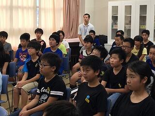 真剣に話を聞きます。 真剣に話を聞きます。