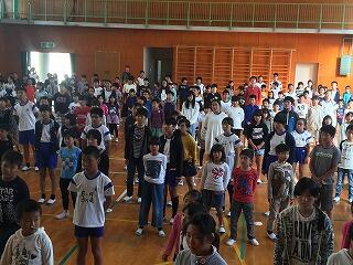 最後は全校合唱です。 最後は全校合唱です。
