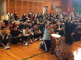 高学年もノリノリです。 高学年もノリノリです。