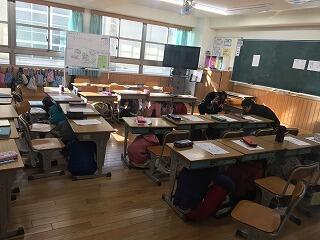 3年生です。新聞記者の方も来られていました。 3年生です。新聞記者の方も来られていました。