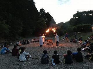 火の精たち。