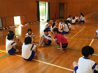仲間とともに考えているところです。 仲間とともに考えているところです。