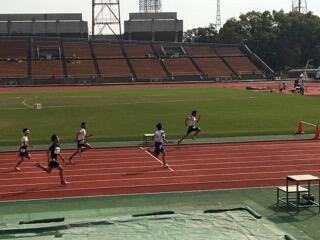 男子100m予選、レースでは2位