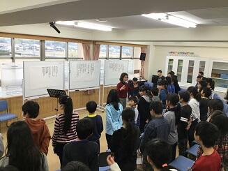 声と心を合わせます。 声と心を合わせます。