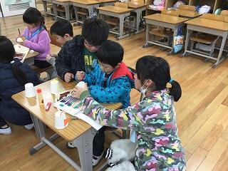 工作もできるように見守ります。 工作もできるように見守ります。