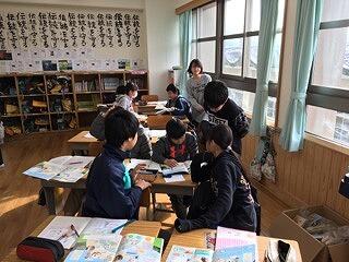 グループで相談します。 グループで相談します。