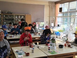 おだんごに満面の笑み おだんごに満面の笑み